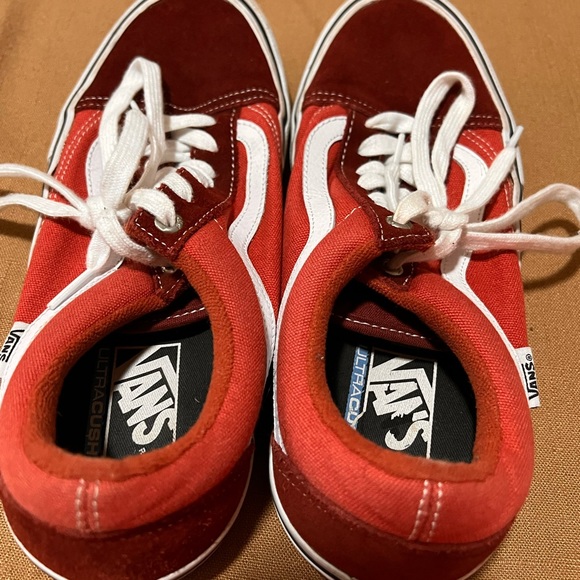 Red vans - Picture 3 of 3